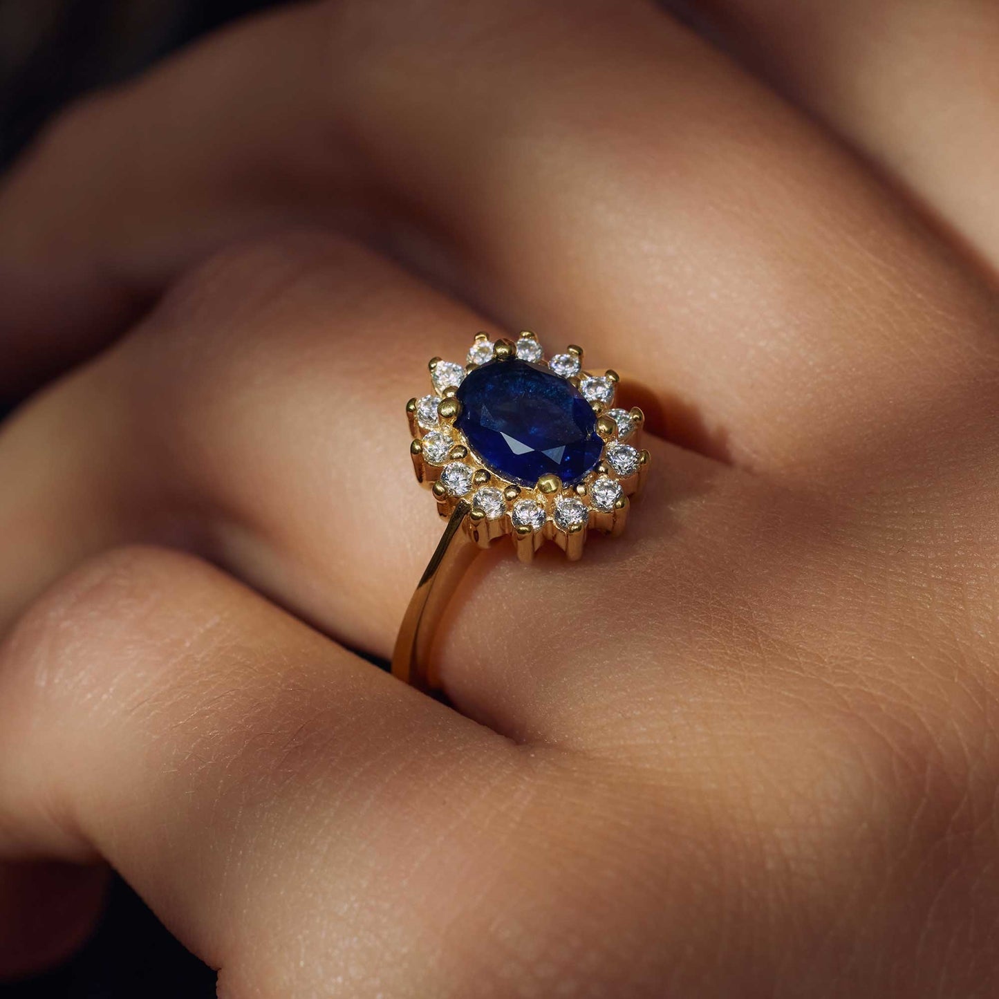 Mia Colore Azure anello in argento sterling 925 placcato oro con pietra zircone blu